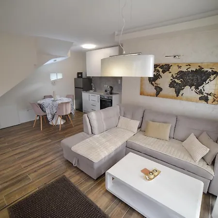 Gold Gondola Premium Apartment *