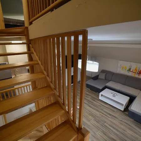 Gold Gondola Premium Apartment *